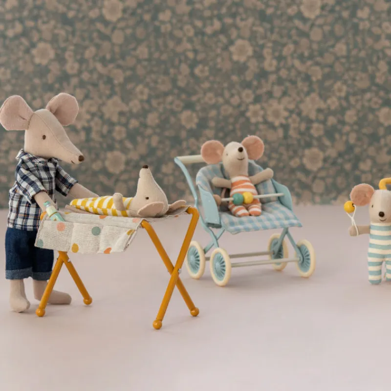 Maileg Table à langer pour bébé souris - Jaune moutarde< Maison De Poupées